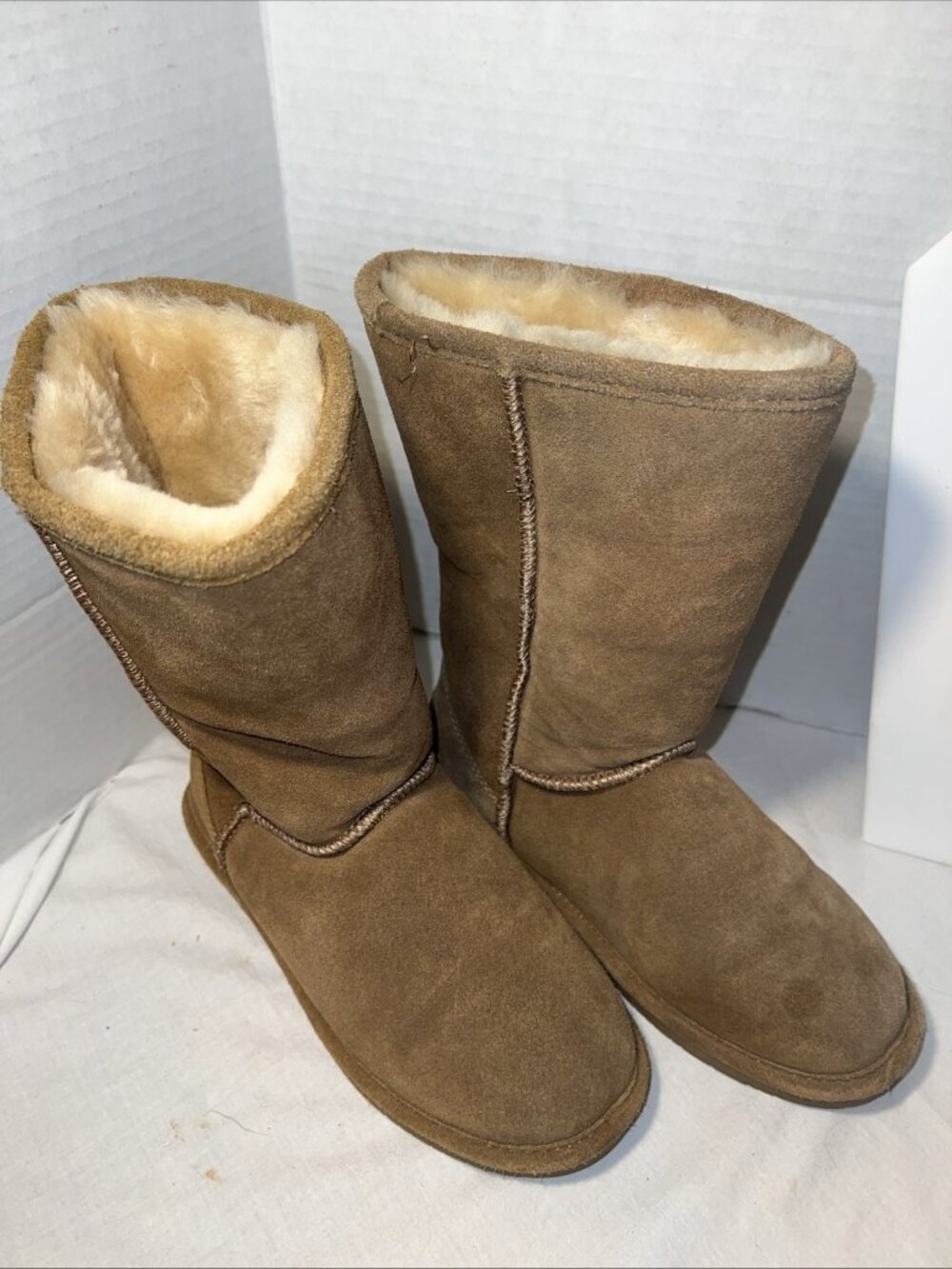 Bearpaw Emma Boots Short Tan Suede Shearling Sheepskin Lining Women's Size 7